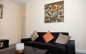 Alexander Apartments Rooms 2